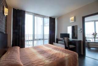 Отель Marieta Palace Hotel Несебр Люкс с балконом (для 2 взрослых и 2 детей)-2